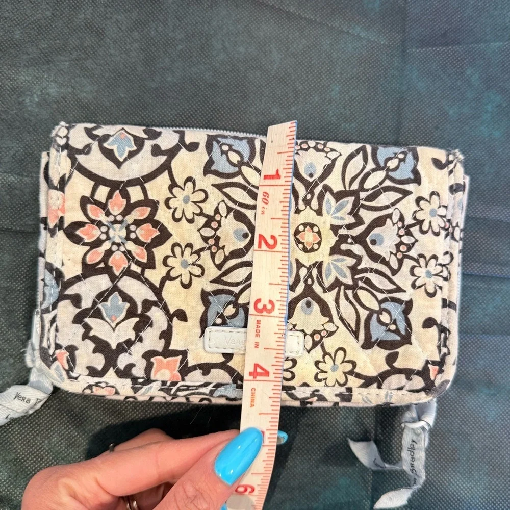 🔥Vera Bradley Blue Floral Quilted Wristlet Wallet EuC🔥